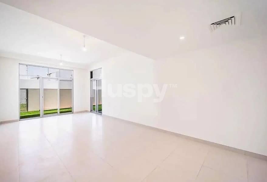 Next To Beach | Single Row | Mid Unit Next To Beach | Single Row | Mid Unit