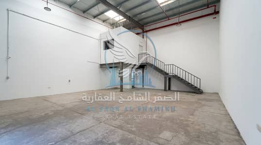 Warehouse for Rent in Industrial Area, Sharjah - مستودع للتخزين مع مساحة مناسبة وحركة سهلة للمركبات. . jpeg
