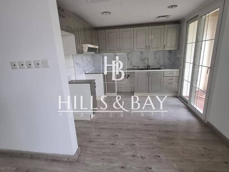 Elegant with a road view 3beds+Study in Springs Elegant with a road view 3beds+Study in Springs