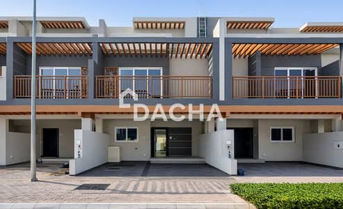 4 habitaciones Townhouse para en Venta en DAMAC Hills 2 (Akoya by DAMAC), Dubai - Casa adosada en DAMAC Hills 2 (Akoya by DAMAC),Verona, 4 dormitorios, 2500000 AED - 16519705 4 habitaciones Townhouse para en Venta en DAMAC Hills 2 (Akoya by DAMAC), Dubai - Casa adosada en DAMAC Hills 2 (Akoya by DAMAC),Verona, 4 dormitorios, 2500000 AED - 16519705