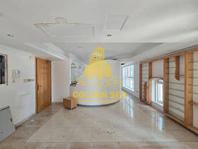 Office in affitto a Al Khalidiyah, Abu Dhabi - 1000238185. jpg