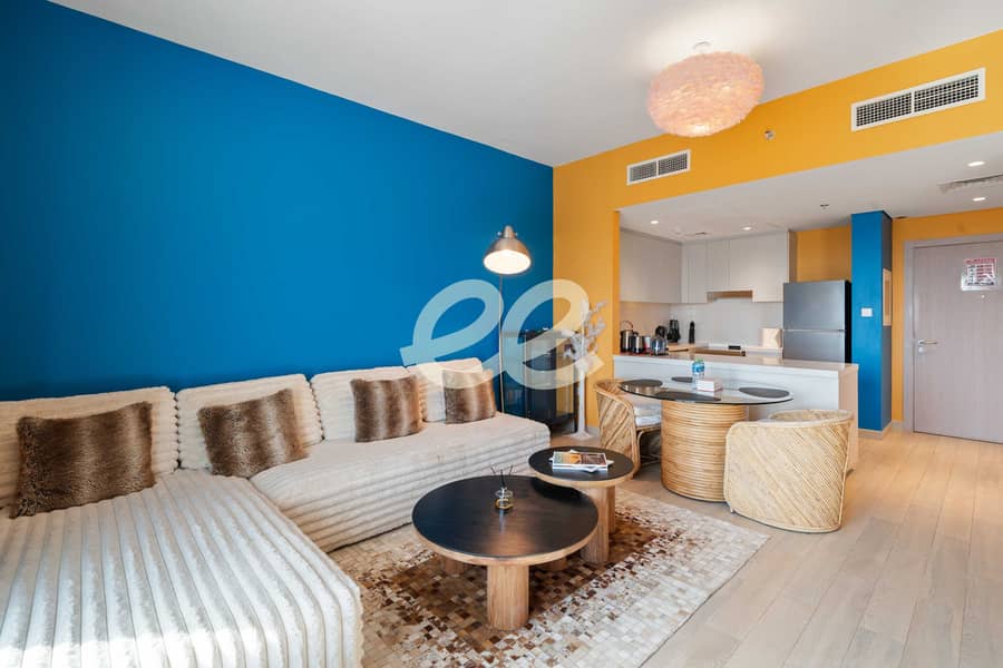 11 Living Room 5. jpg