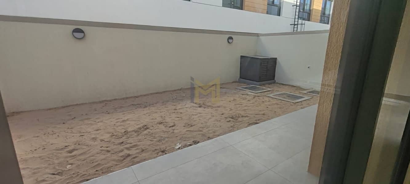 18 13092431-1ad9-4370-ba97-a485a5f0a353. jpeg