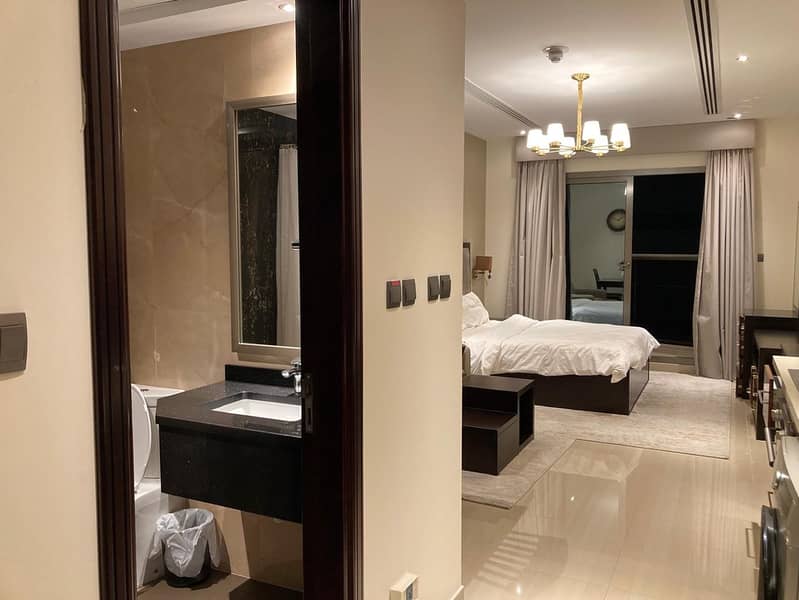 5 815 Elite Downtown R1 Bathroom Bedroom. jpeg