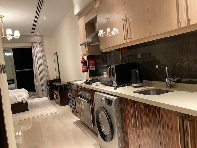 11 815 Elite Downtown R1 Kitcken. jpeg