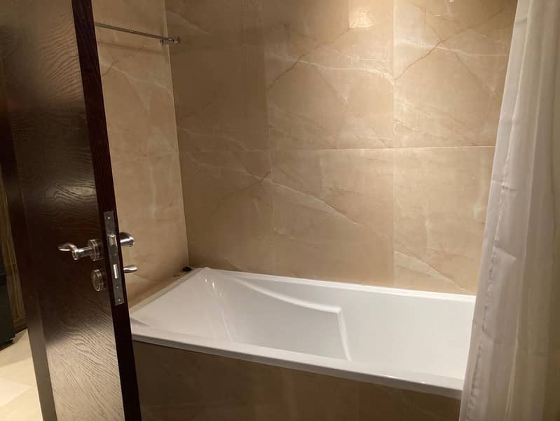 12 815 Elite Downtown R1 Bathroom 1. jpeg