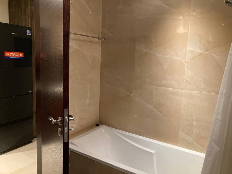 13 815 Elite Downtown R1 Bathroom. jpeg