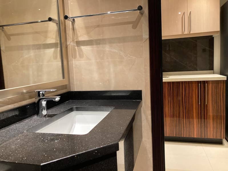 14 815 Elite Downtown R1 Bathroom 2. jpeg