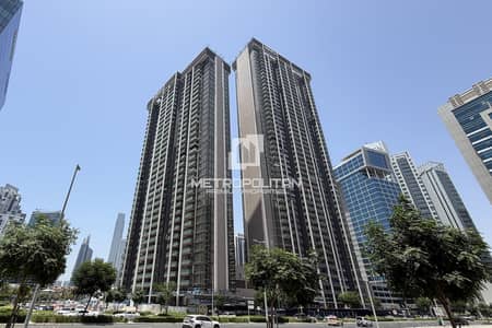 2 Bedroom Flat for Sale in Business Bay, Dubai - Middle Floor | Burj Khalifa View | Motivate Seller