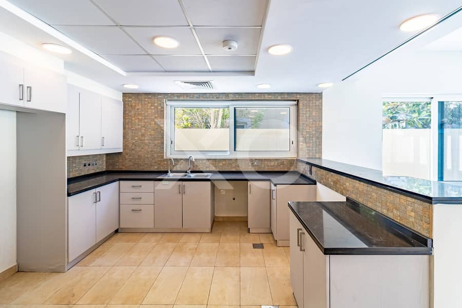 2 Kitchen_2. jpg