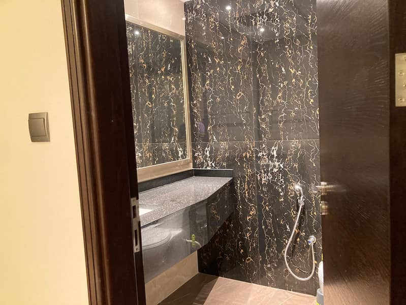 11 416 Elite Downtown R1 2 Bedroom Bathroom 1. jpeg