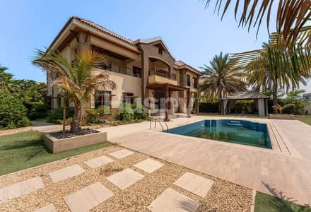5 Bedroom Villa for Sale in Jumeirah Islands, Dubai - Main Lake | Renovation Opportunity | Exclusive