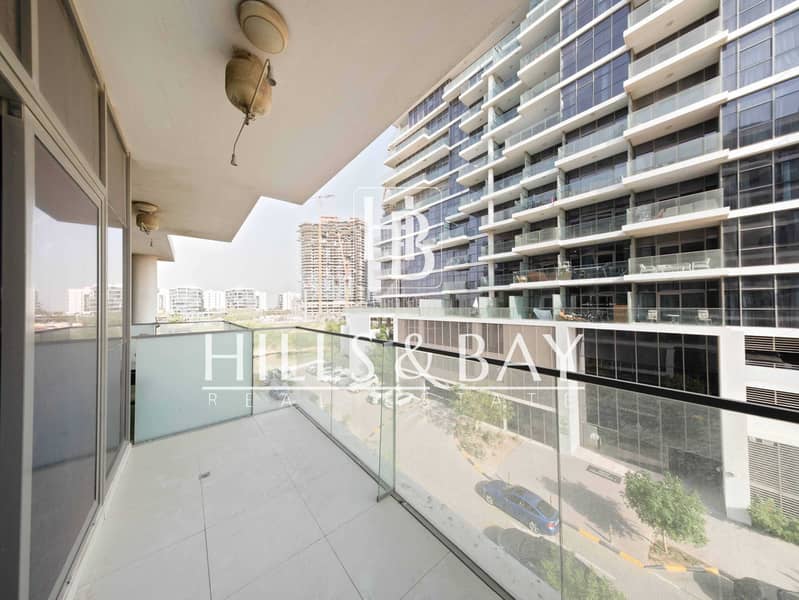 Large 520 sqft | Kitchen Appliances | Wide Balcony Large 520 sqft | Kitchen Appliances | Wide Balcony