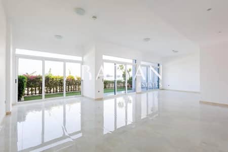 5 Bedroom Villa for Rent in Palm Jumeirah, Dubai - Sea Views | Upgraded | Vacant Now