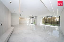 Luxury Villa | Bright All Day | Single Row