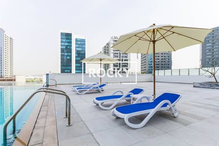 شقة 2 غرفة نوم للايجار في الخليج التجاري، دبي - Art 18 - pool (2 of 6). jpg