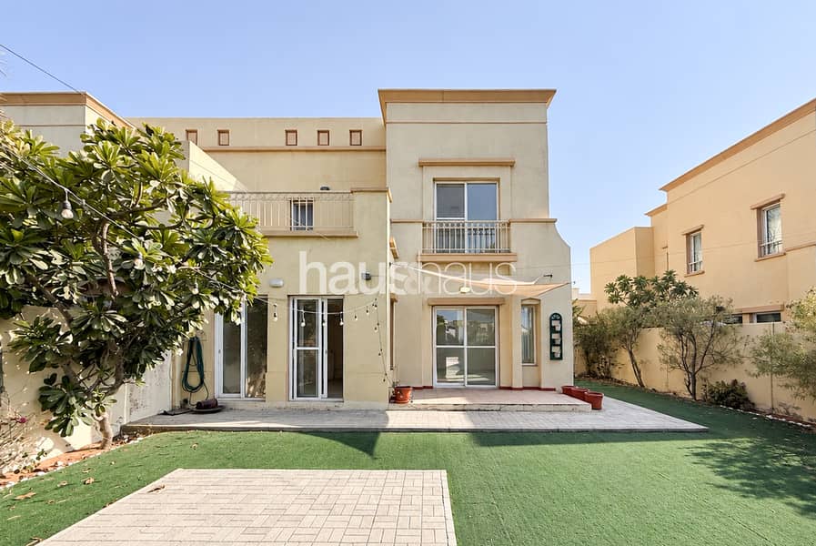 Lake + Skyline View | 1E | Well Maintained Lake + Skyline View | 1E | Well Maintained