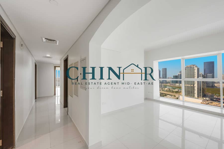 5 Hallway and Livingroom. jpg