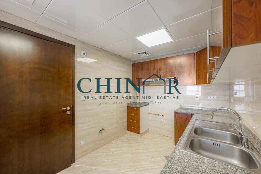 15 Kitchen1. jpg