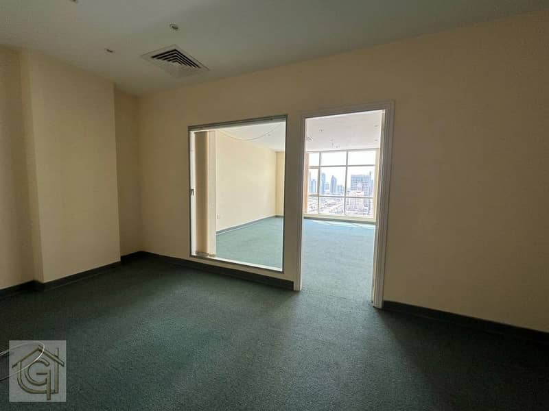 4 office4143. jpg