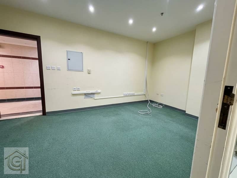 5 office4144. jpg