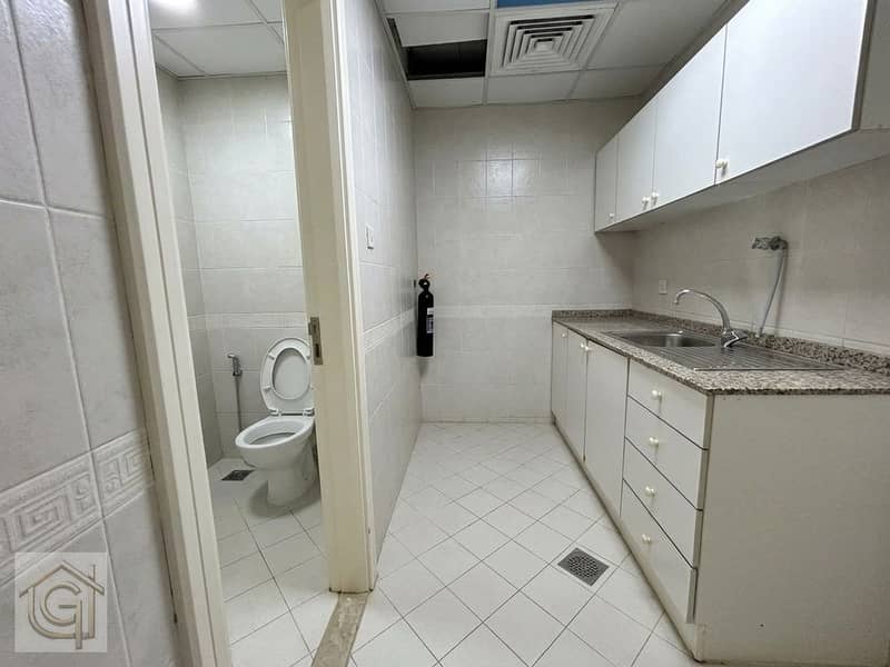 6 office4145. jpg