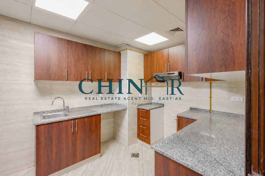 12 Kitchen. jpg