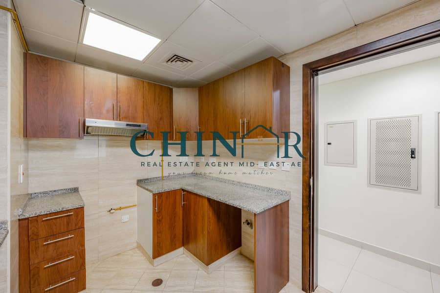13 Kitchen1. jpg