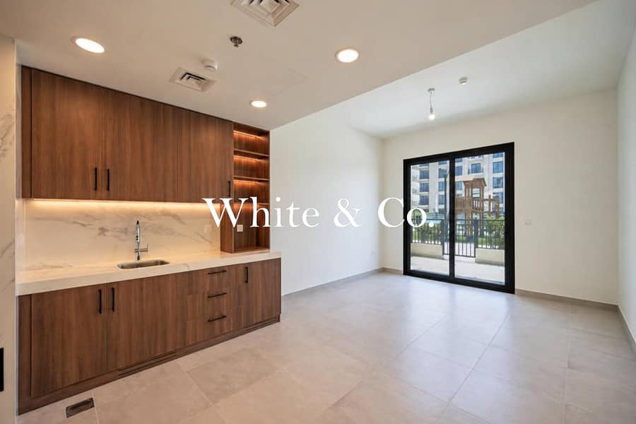 Large Terrace | Vacant | Prime Location Large Terrace | Vacant | Prime Location