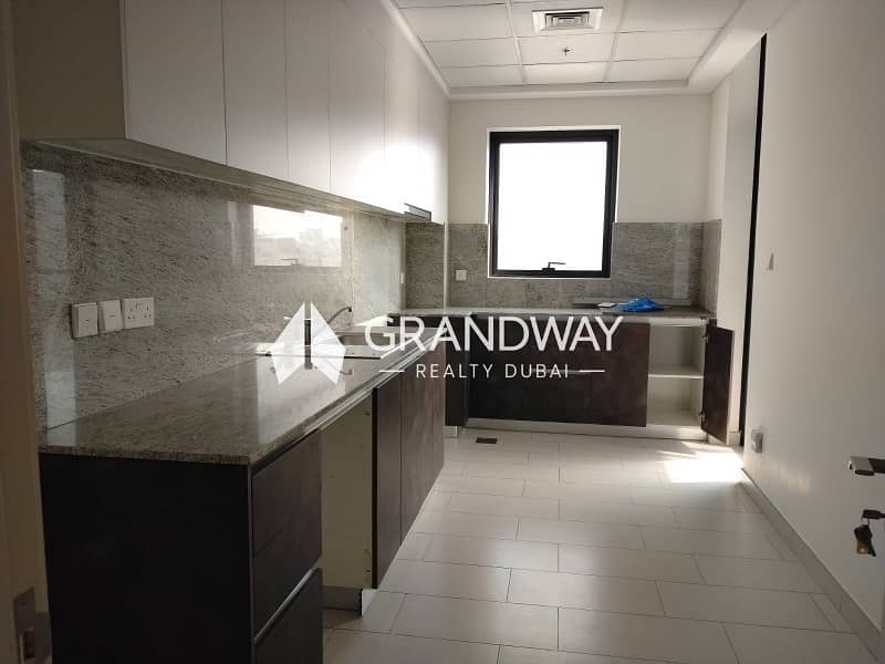 4 Bright Apartment | Spacious Layout | Best Deal — photo 4