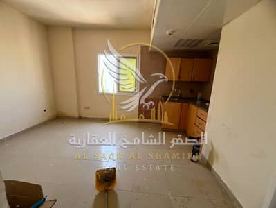 Studio de  à à louer à Al Qulayaah, Sharjah - استوديو-للا-يجار-0-غرف-القليعة-الشارقة-صالة-vb-0001-07. jpg