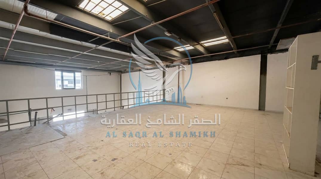 5 مستودع بمساحة 2,500 قدم مربع للإيجار في الصناعية 12 بالشارقة. . jpeg