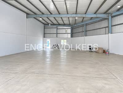 Warehouse for Rent in Al Quoz, Dubai - 20 kW | Vacant Warehouse | Clean Compound
