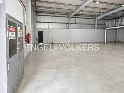 Warehouse de  à à louer à Al Quoz, Dubai - Entrepôt à Al Quoz，Al Quoz Industrial Area，Al Quoz Industrial Area 2，Valtrans Labour Camp, 499000 AED - 16535045