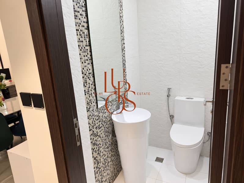 6 02_Luxury_Property_Enhanced. jpg