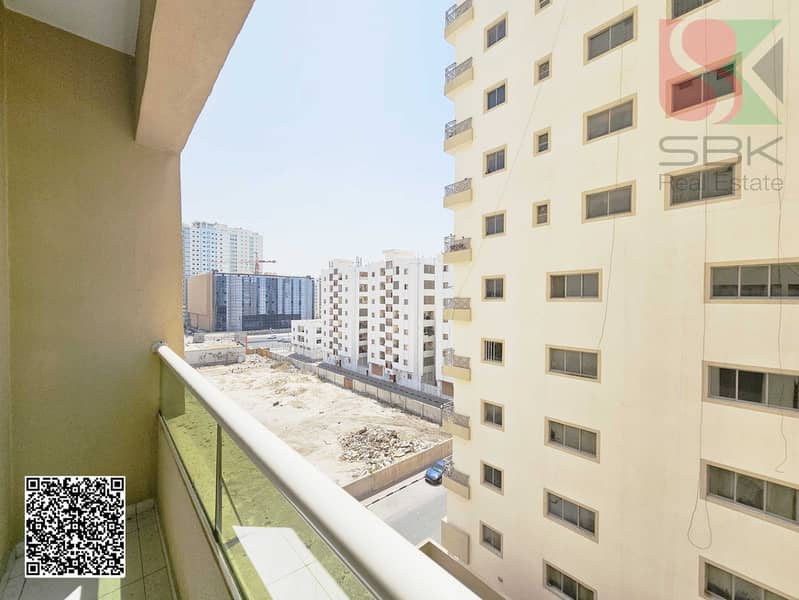 9 27d756bf-f6d1-4490-9edf-caedca521899. png