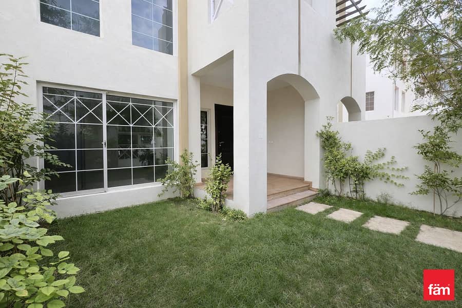 PRIVATE GARDEN | SPACIOUS | READY TO MOVE PRIVATE GARDEN | SPACIOUS | READY TO MOVE