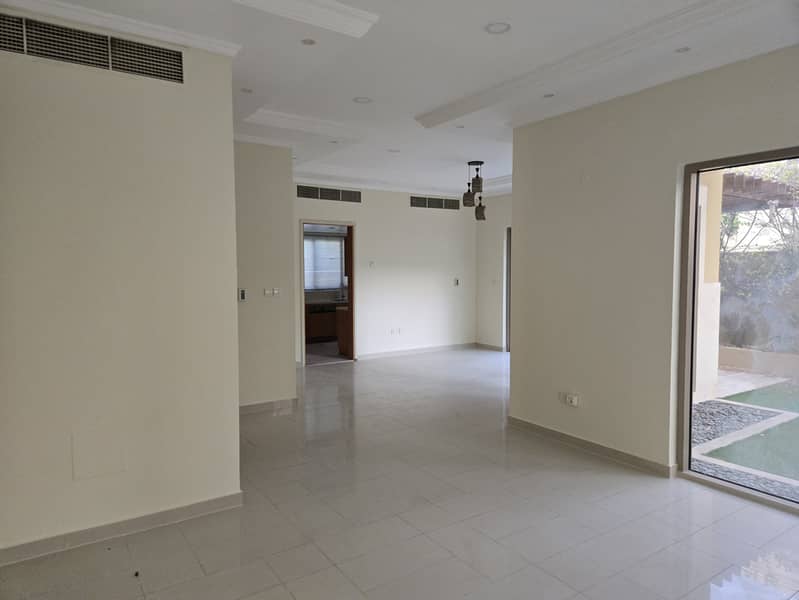 13 living room 2. jpg