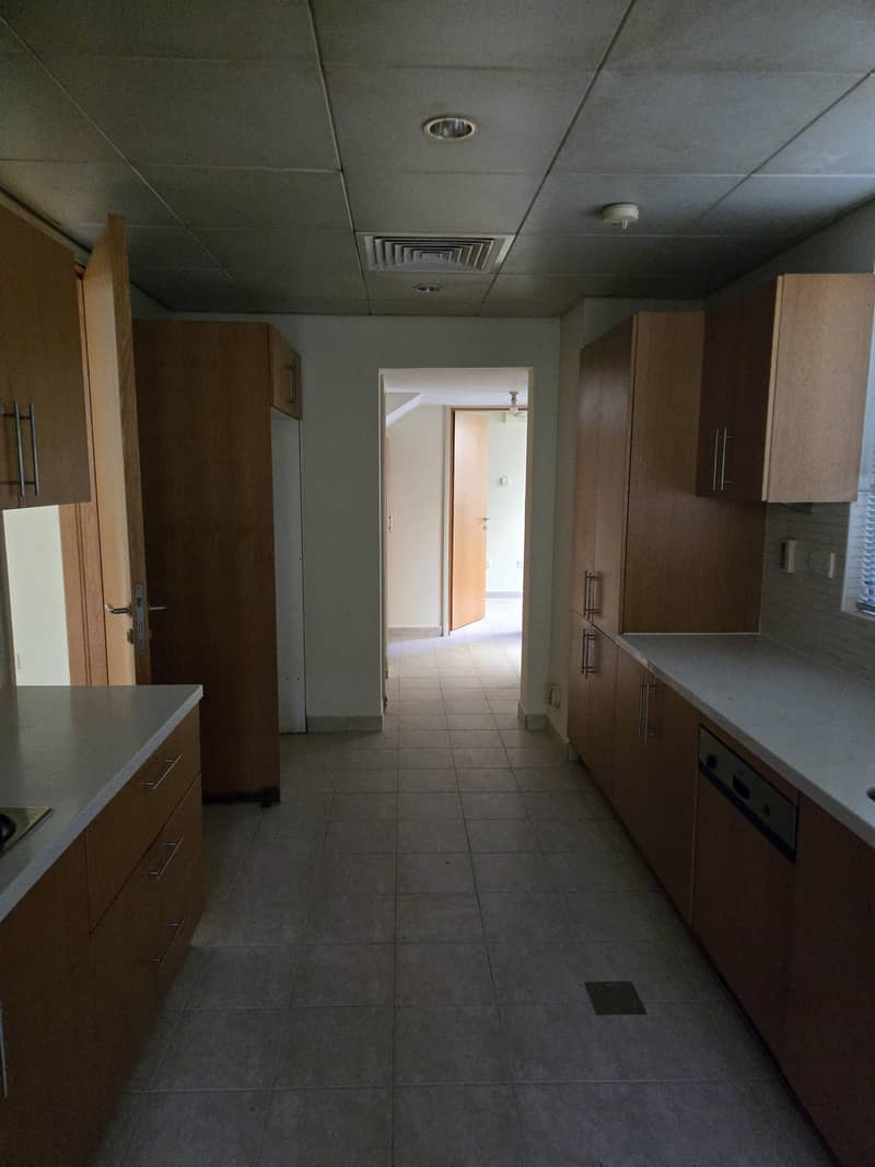 15 kitchen2. jpg