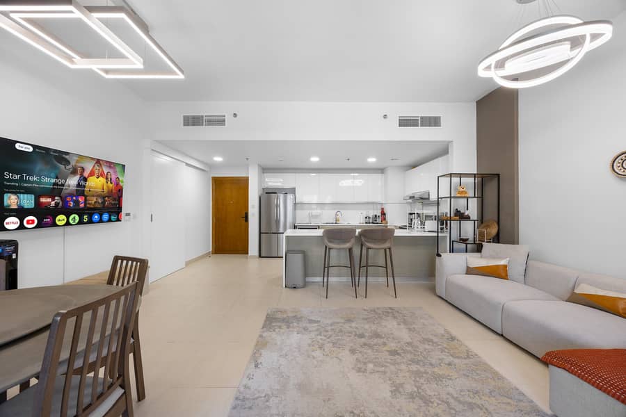 3 03 - 05 Open-Plan Living and Kitchen. jpg