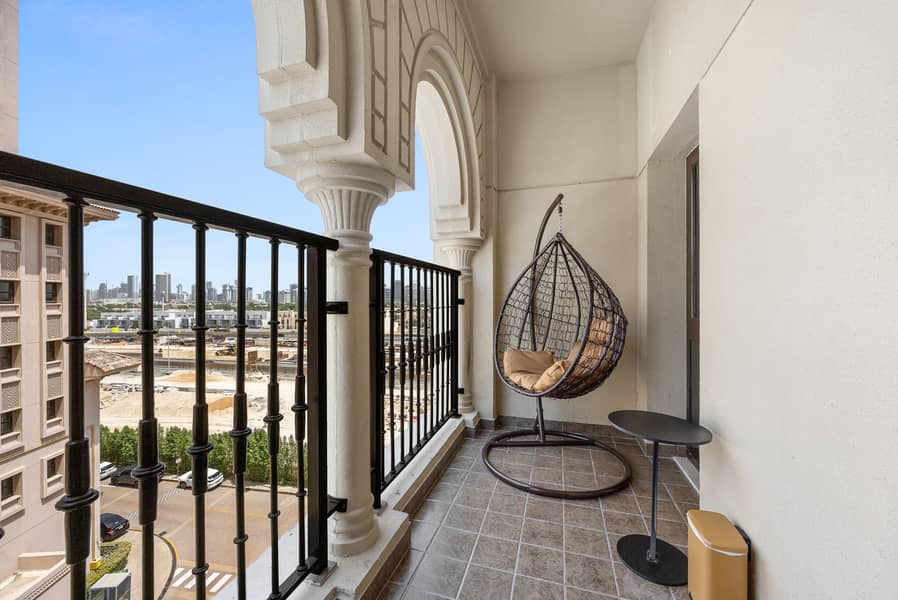 8 11 - 02 Balcony Lounge - Golf Community View. jpg