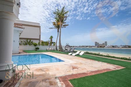6 Bedroom Villa for Rent in Palm Jumeirah, Dubai - Luxury Beachfront End Villa With Private Beach
