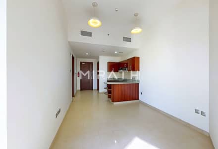 1 Bedroom Apartment for Rent in Umm Suqeim, Dubai - Specious Apartment | Near Kite Beach | Prime Area