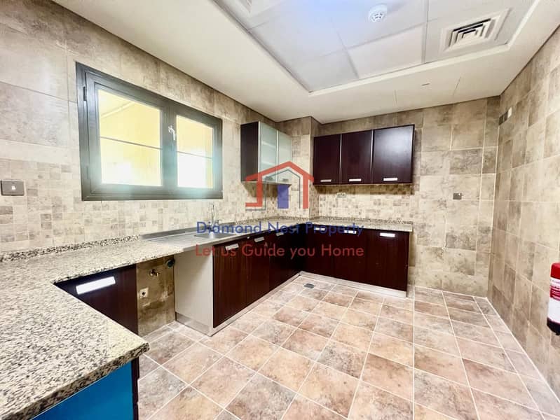 10 Kitchen 1. jpeg