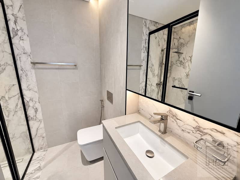 8 salle-de-bain-2-property-listing-4x3. png