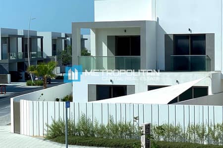 3 Bedroom Villa for Rent in Yas Island, Abu Dhabi - Upgrade Layout | Ready To Move | 3BHK +Maid Room