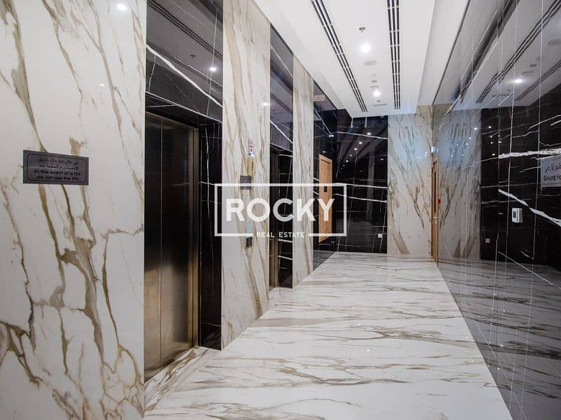 19 rocky Real Estate - Arjan - Science Park Residence - Common (5 of 7). jpg