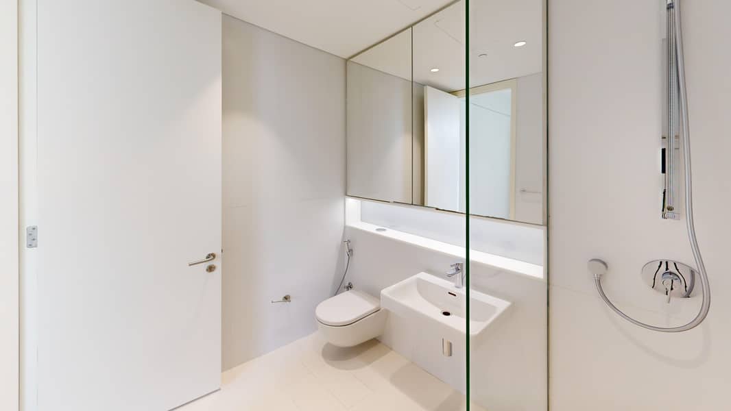 13 42NT-Bathroom. jpg