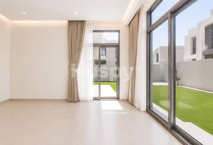 3 Bedroom Townhouse for Sale in Dubai South, Dubai - Semi Detached | Vacant | Next to lagoon
