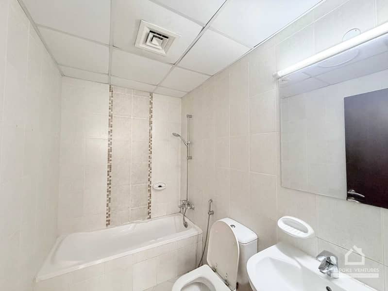 12 GG2 M BATHROOM BESPOKE. jpg